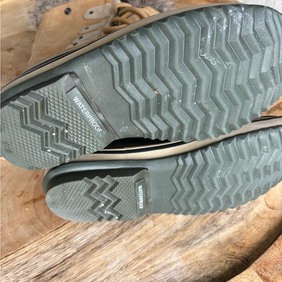 Women’s Tall Sorel Winter Boots - Picture 3 of 6